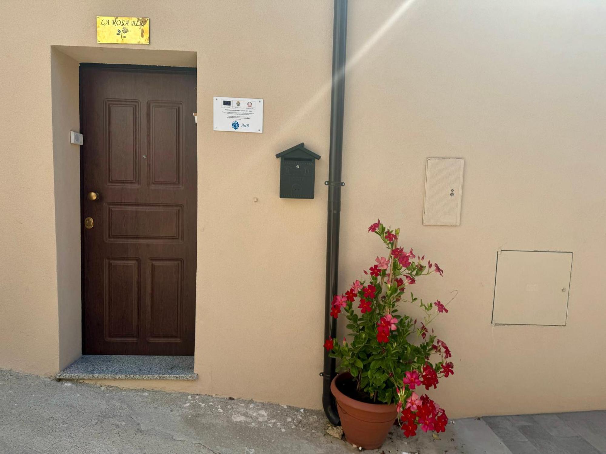 Bed and Breakfast La Rosa Blu Джераче Экстерьер фото